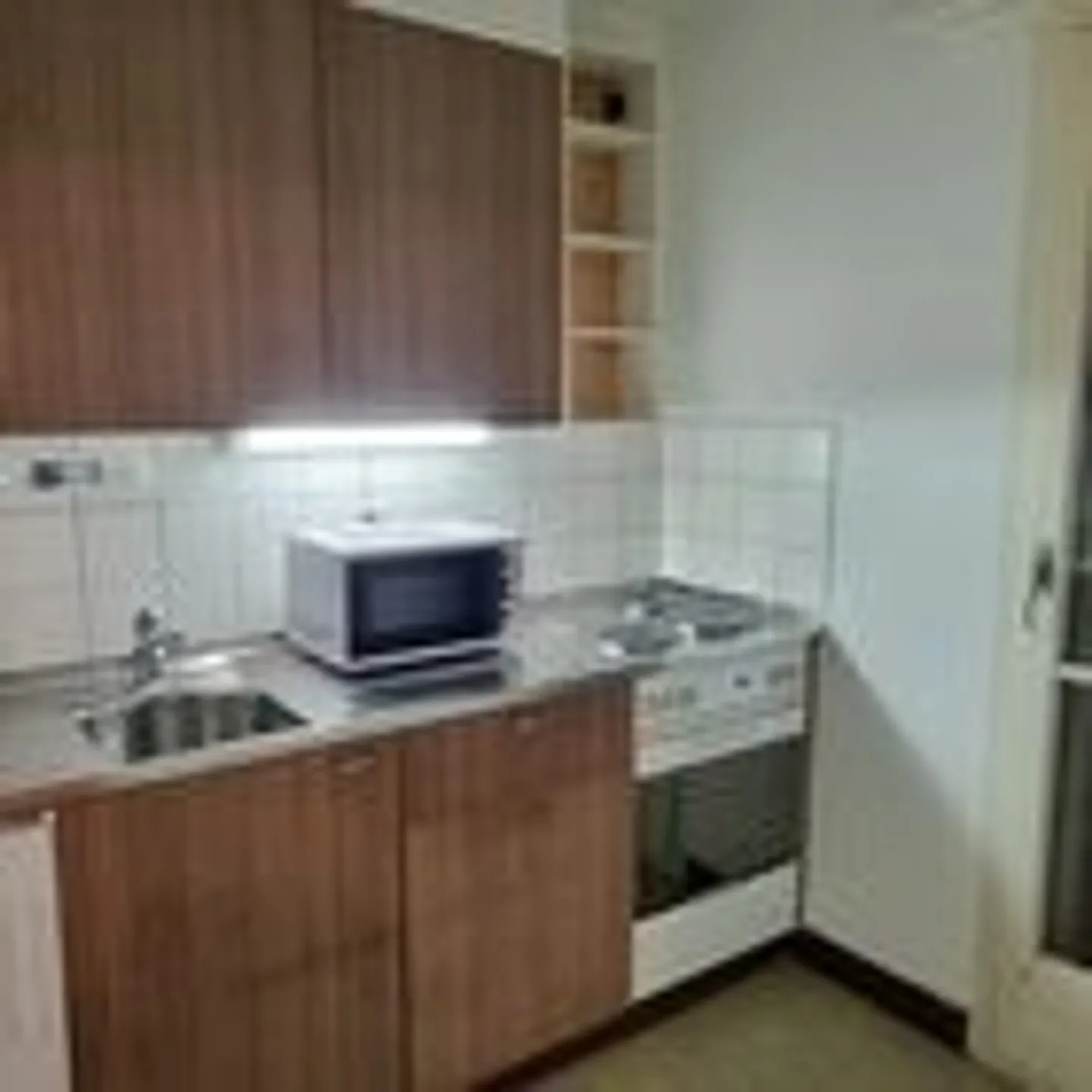 Camera moderna arredata (limitata fino alla fine di maggio) - Foto 3 di 3