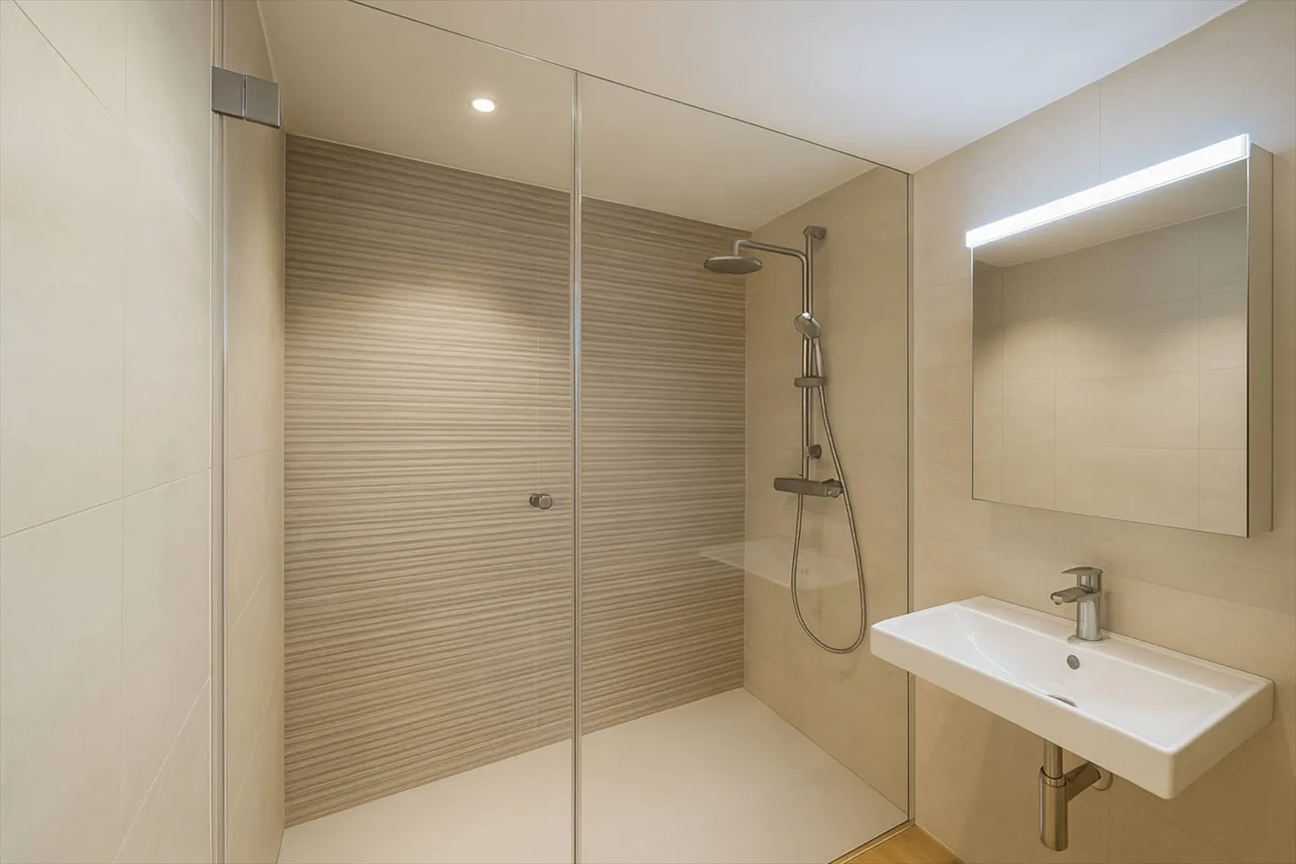 Semi-detached house for sale - Photo 8 of 13