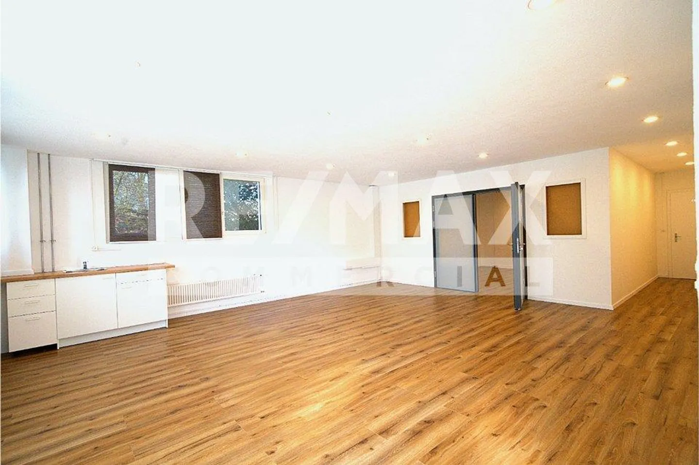 Buy instead of rent - Commercial space with 70m² usable area - renovated and immediately... - Photo 4 of 10