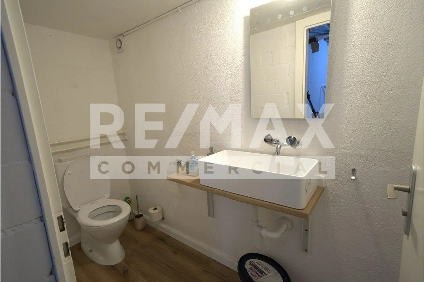 Buy instead of rent - Commercial space with 70m² usable area - renovated and immediately... - Photo 7 of 10