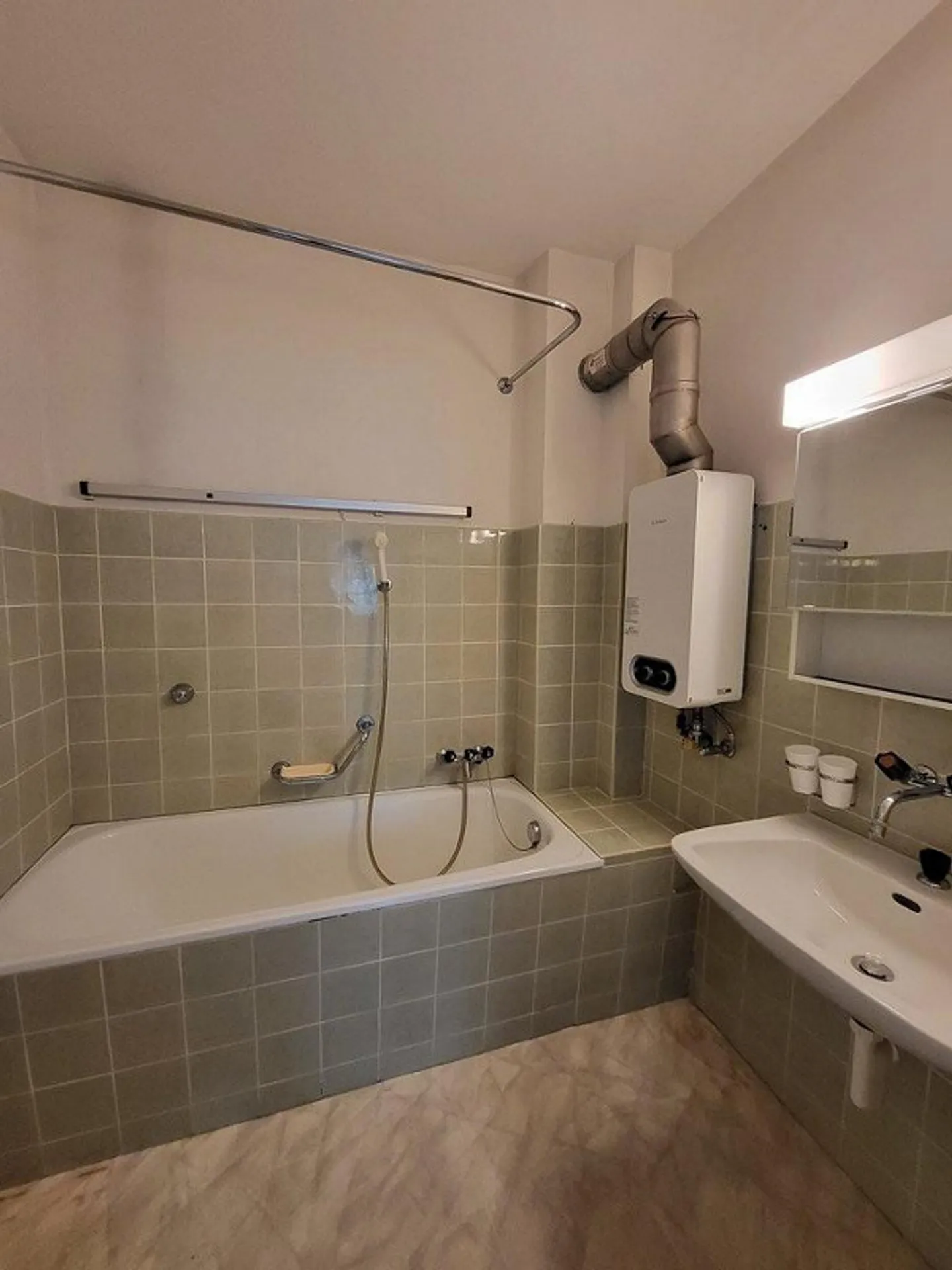 Ampio spazio abitativo a un prezzo equo - Foto 3 di 8