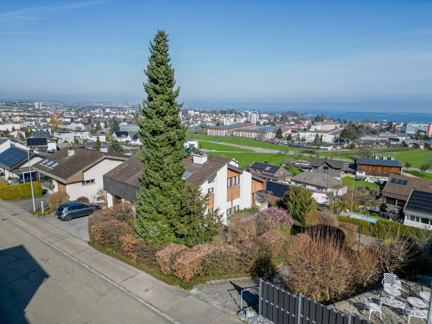 Charmantes Einfamilienhaus mit Seesicht - Foto 1 von 13