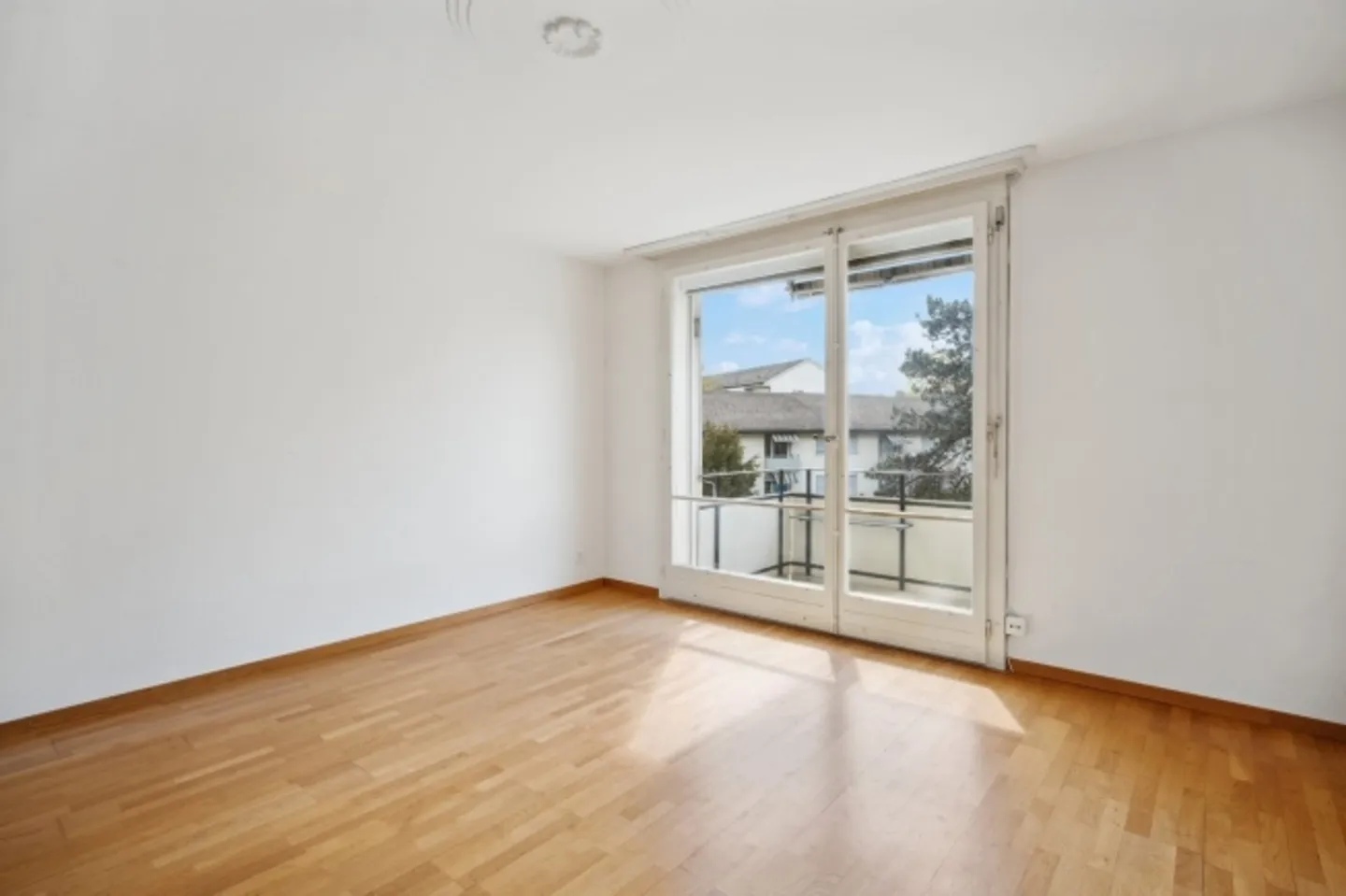Soluzione temporanea fino al 31.03.2026: Ideale soluzione temporanea appartamento 2.5 stanze a Seebach - Foto 1 di 6