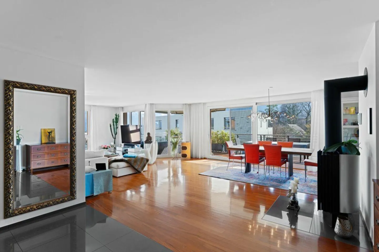 Appartement exclusif avec vue sur la montagne et le lac ainsi que de nombreux extras ! - Photo 2 sur 4