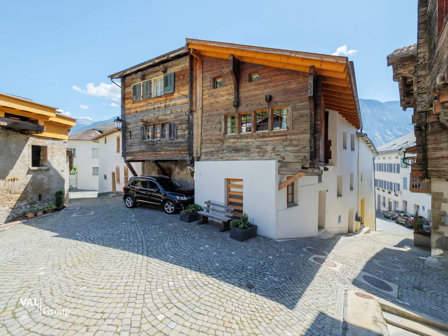 Le charme rencontre la qualité - maison valaisanne entièrement rénovée au cœur de Leuk - Photo 13 sur 13