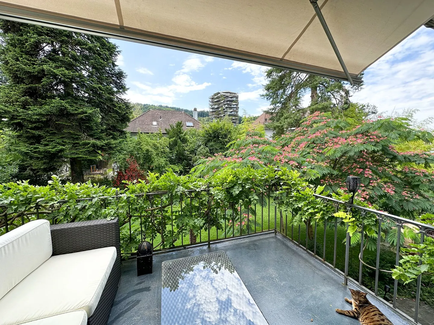GRANDES PROPRIÉTÉS - Villa avec trois unités résidentielles et un grand potentiel de développement - Photo 7 sur 8