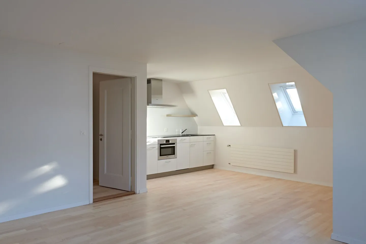 GRANDES PROPRIÉTÉS - Villa avec trois unités résidentielles et un grand potentiel de développement - Photo 8 sur 8