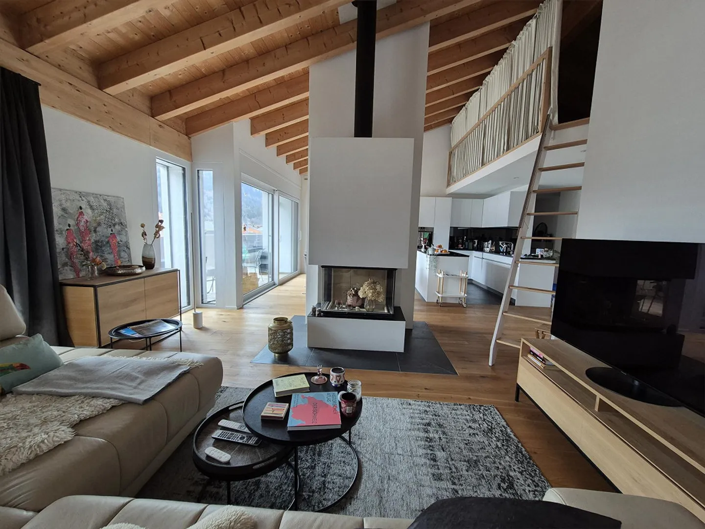 Grosszügige Attikawohnung mit Aussicht - Foto 1 von 15