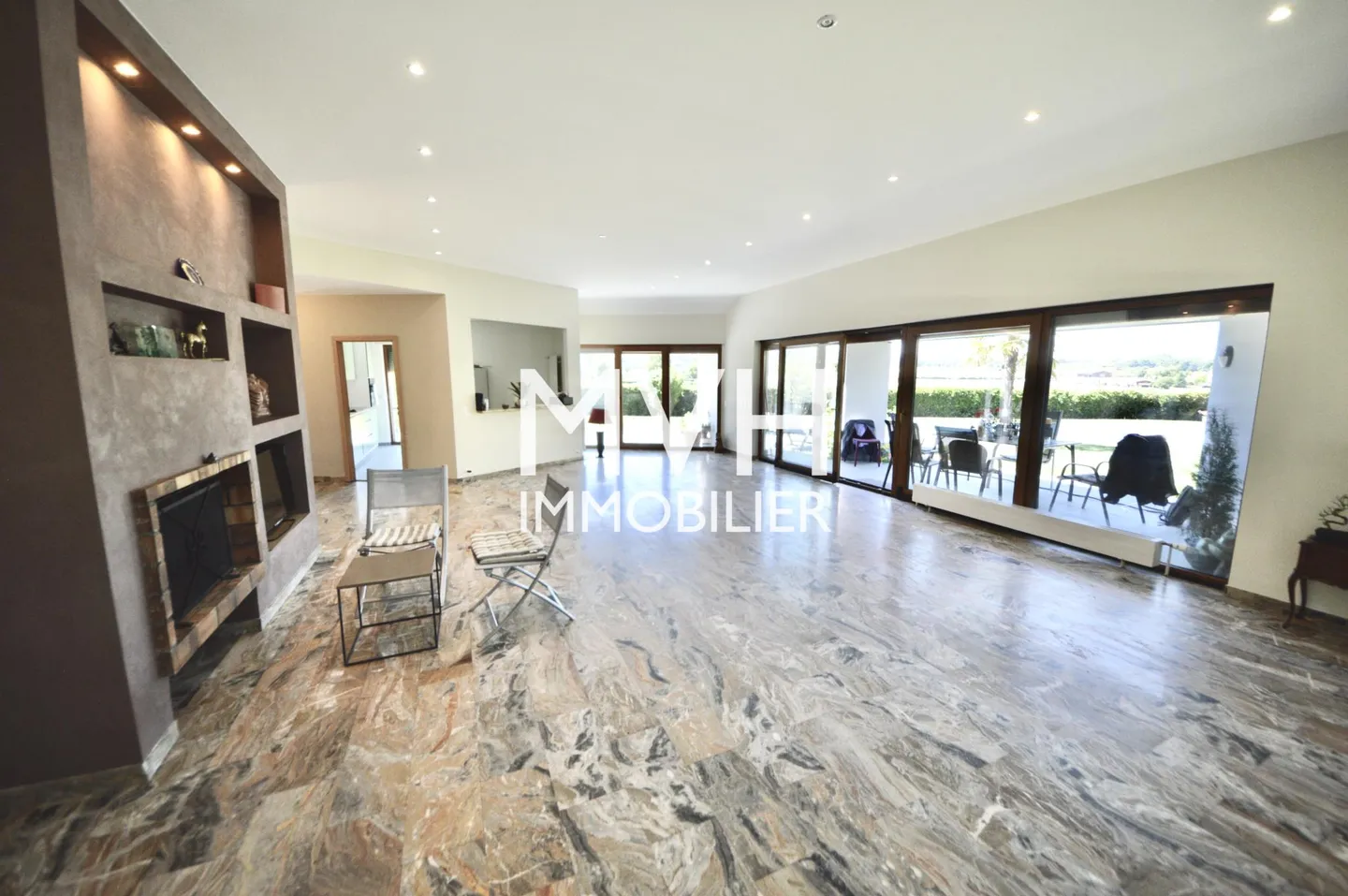 Villa spaziosa con piscina a Vessy - Foto 4 di 9