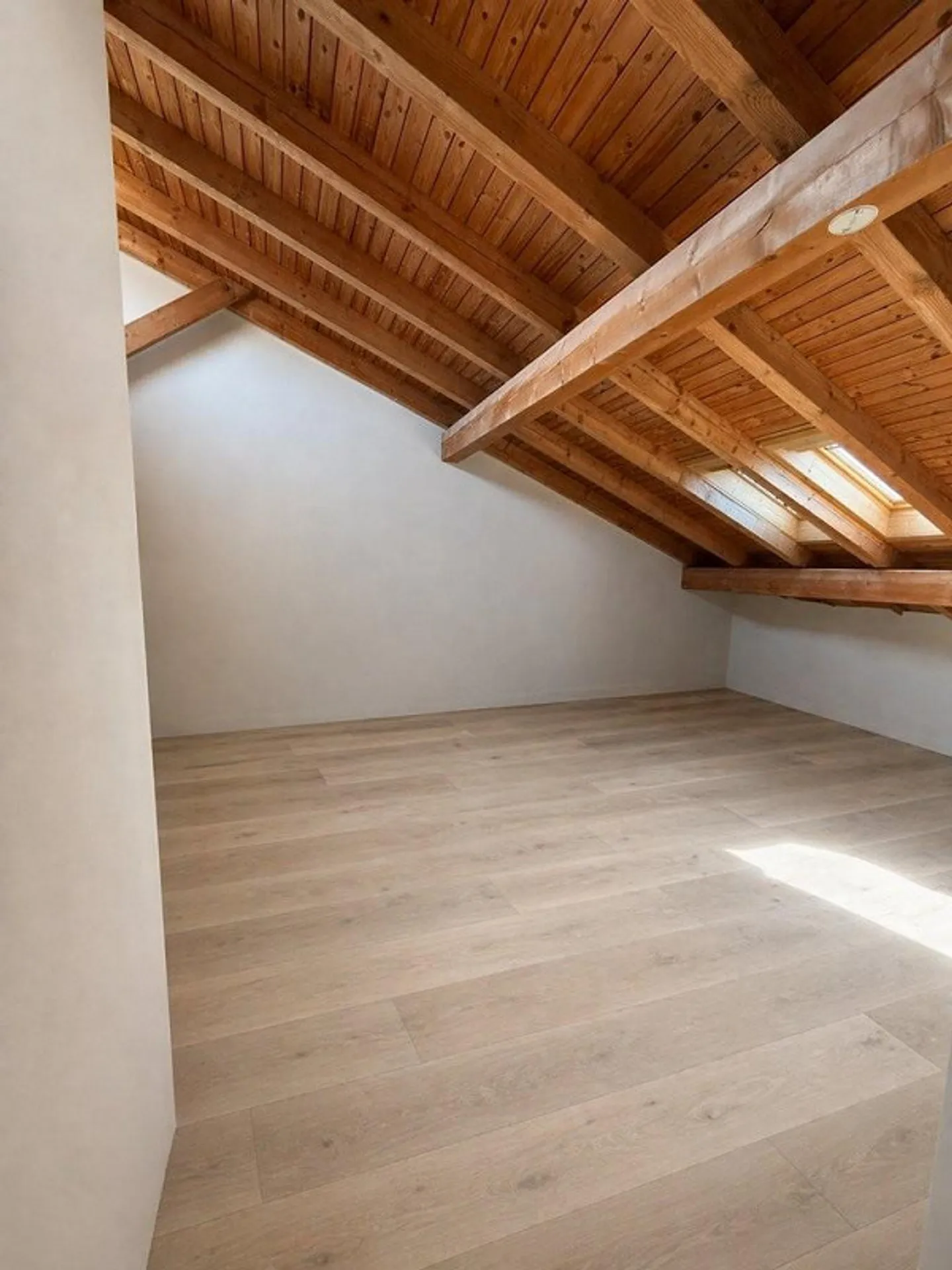Appartamento duplex ristrutturato con 4 stanze - Foto 6 di 8