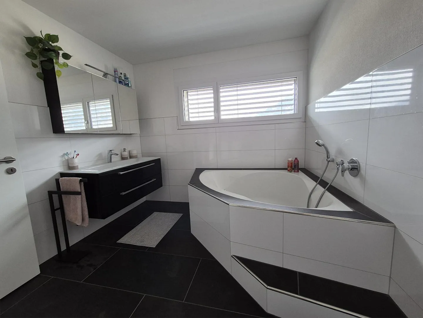 Grosszügige Attikawohnung mit Aussicht - Foto 10 von 15