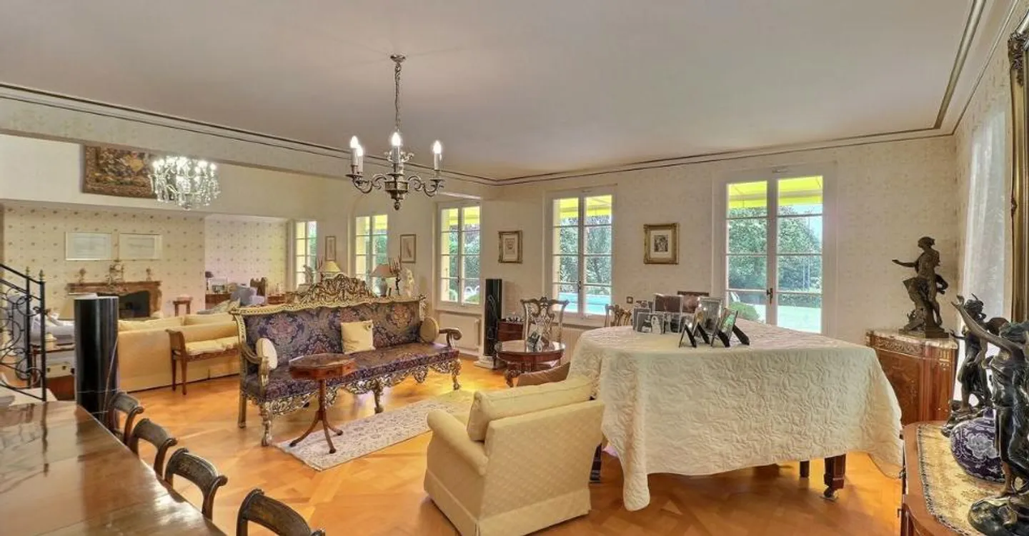 MAGNIFICENT INDIVIDUAL HOUSE WITH A LARGE PLOT AND A BEAUTIFUL VIEW TO THE SOUTH OF - Photo 4 of 13