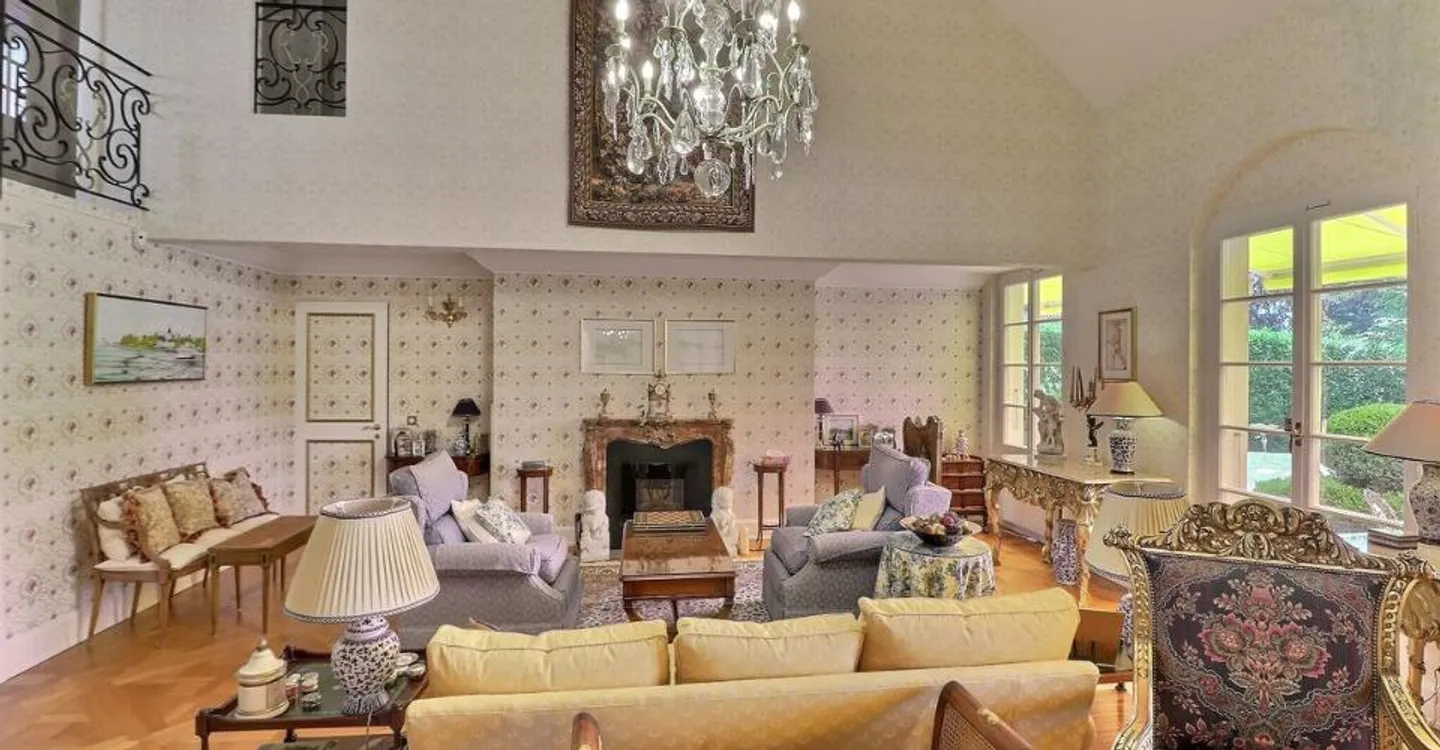 MAGNIFICENT INDIVIDUAL HOUSE WITH A LARGE PLOT AND A BEAUTIFUL VIEW TO THE SOUTH OF - Photo 5 of 13