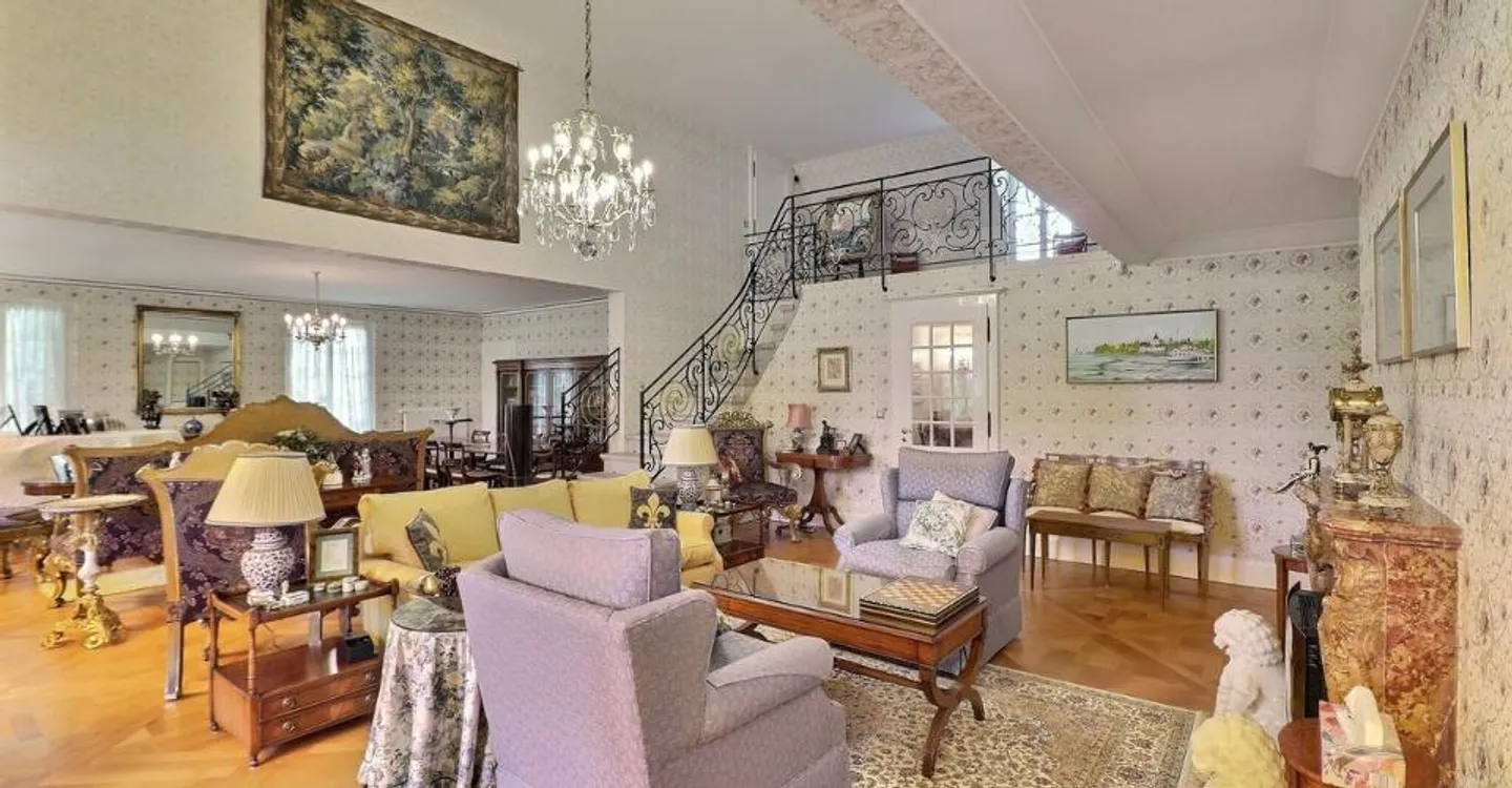 MAGNIFICENT INDIVIDUAL HOUSE WITH A LARGE PLOT AND A BEAUTIFUL VIEW TO THE SOUTH OF - Photo 6 of 13