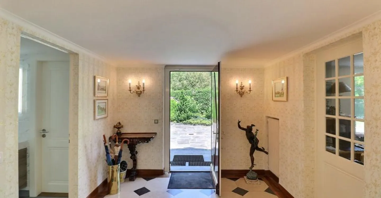 MAGNIFICENT INDIVIDUAL HOUSE WITH A LARGE PLOT AND A BEAUTIFUL VIEW TO THE SOUTH OF - Photo 7 of 13