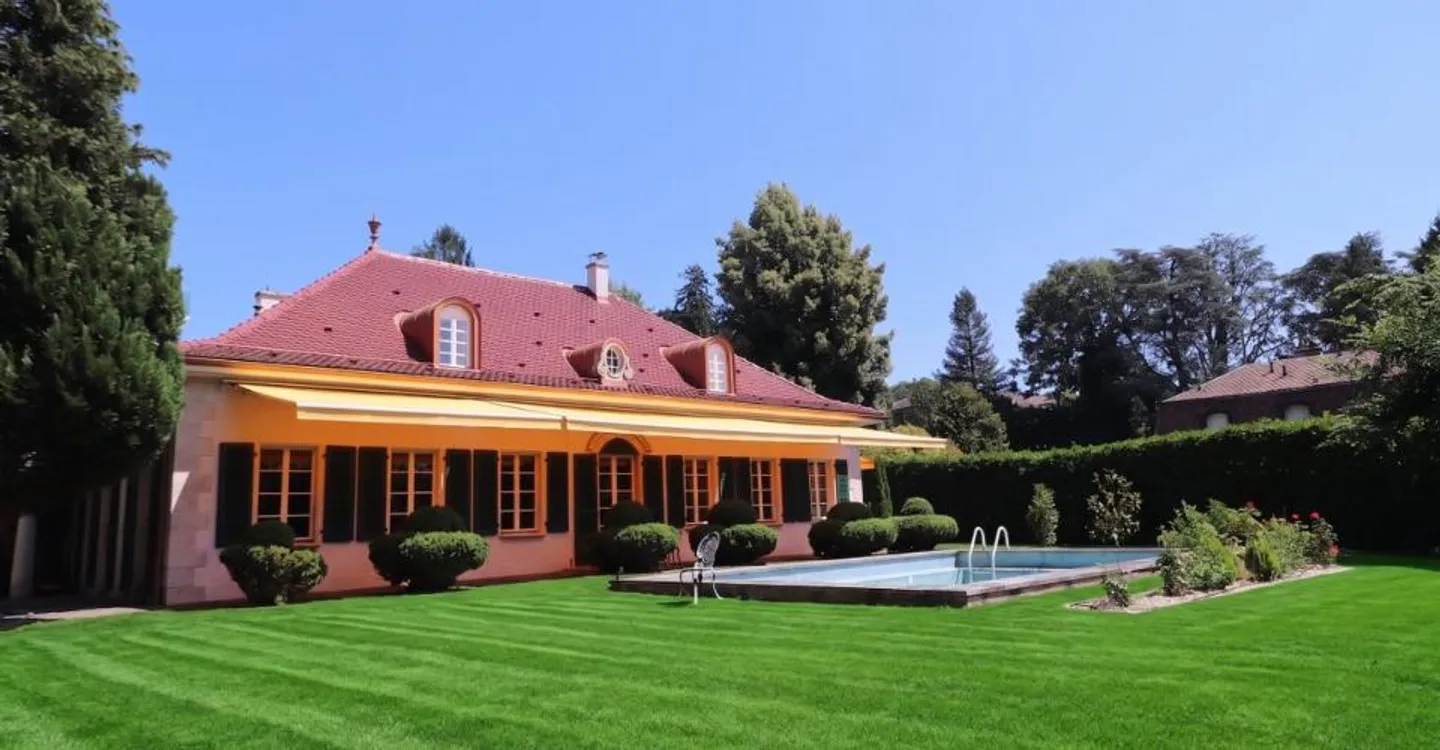 MAGNIFICENT INDIVIDUAL HOUSE WITH A LARGE PLOT AND A BEAUTIFUL VIEW TO THE SOUTH OF - Photo 1 of 13
