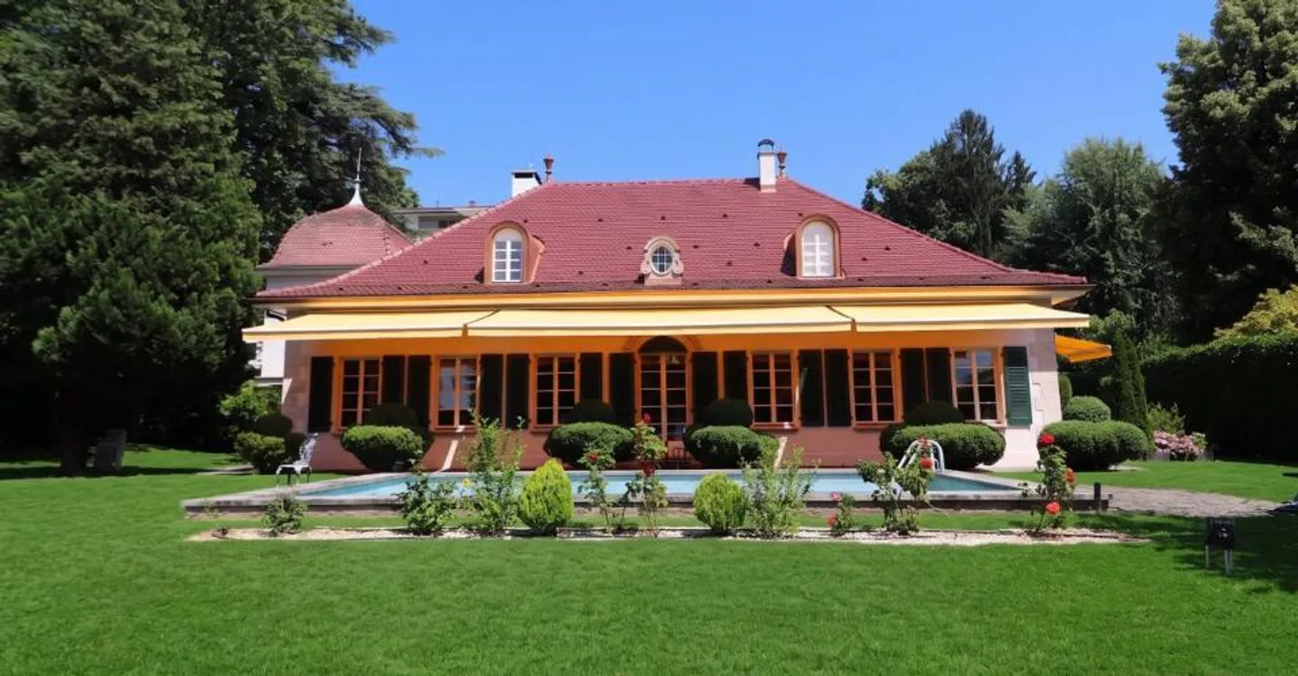 MAGNIFICENT INDIVIDUAL HOUSE WITH A LARGE PLOT AND A BEAUTIFUL VIEW TO THE SOUTH OF - Photo 2 of 13