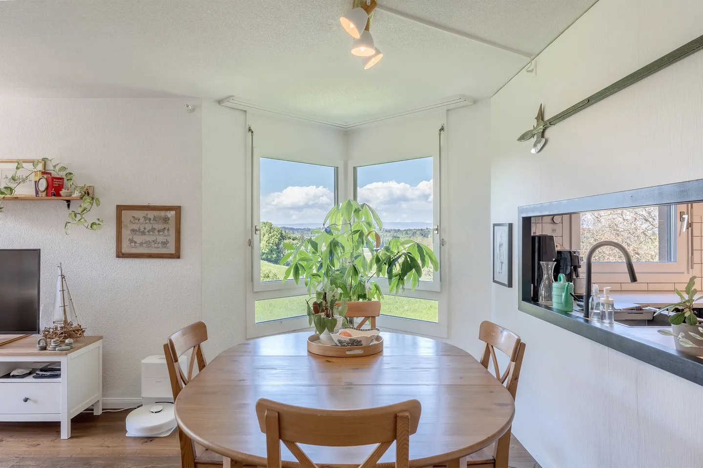 Beautifully renovated 4.5 condominium - Photo 11 of 15