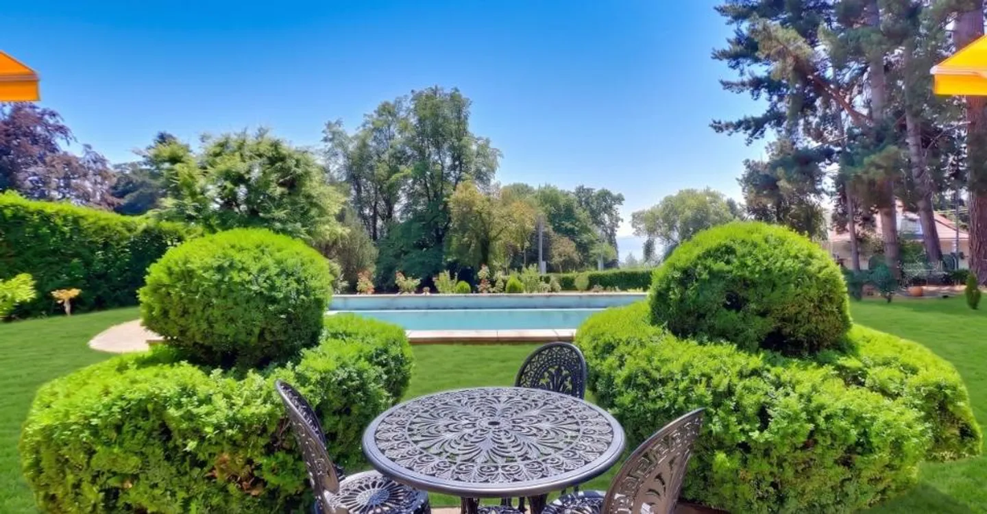 MAGNIFICENT INDIVIDUAL HOUSE WITH A LARGE PLOT AND A BEAUTIFUL VIEW TO THE SOUTH OF - Photo 9 of 13