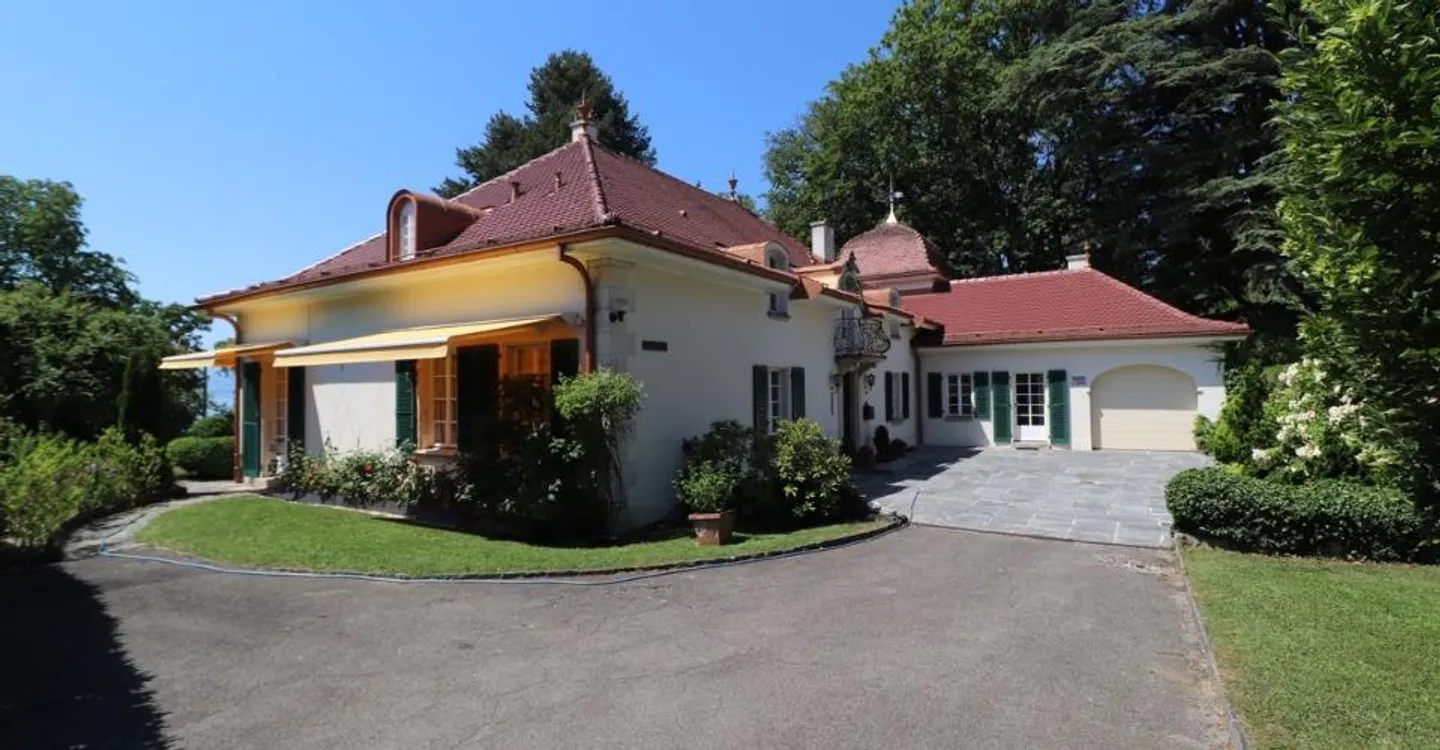 MAGNIFICENT INDIVIDUAL HOUSE WITH A LARGE PLOT AND A BEAUTIFUL VIEW TO THE SOUTH OF - Photo 11 of 13