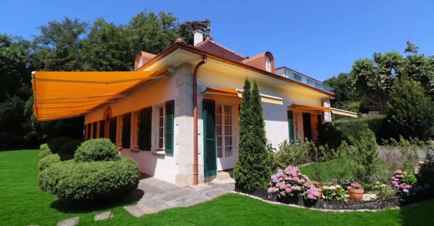 MAGNIFICENT INDIVIDUAL HOUSE WITH A LARGE PLOT AND A BEAUTIFUL VIEW TO THE SOUTH OF - Photo 12 of 13