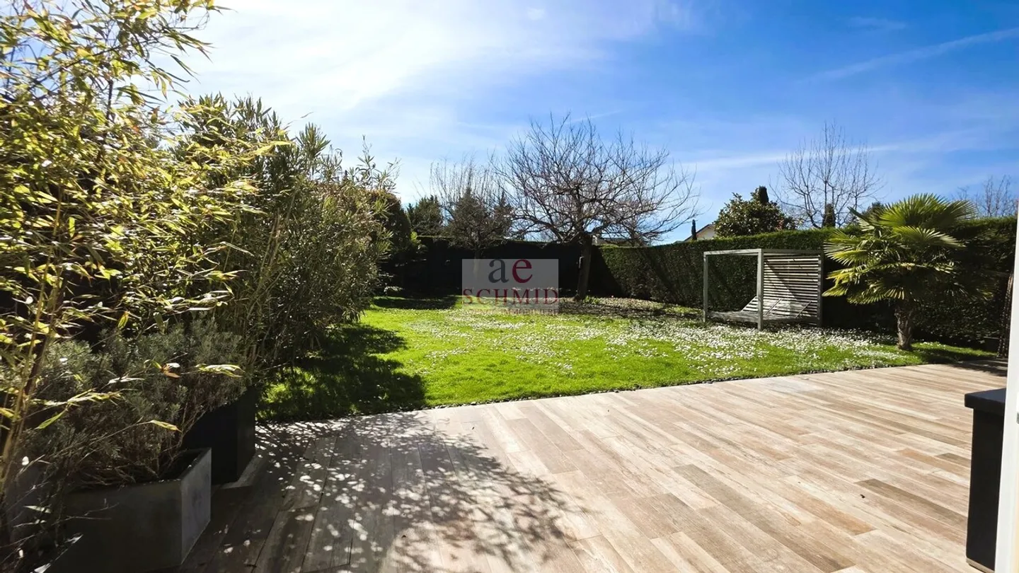 Charming Villa with Garden - Photo 2 of 10