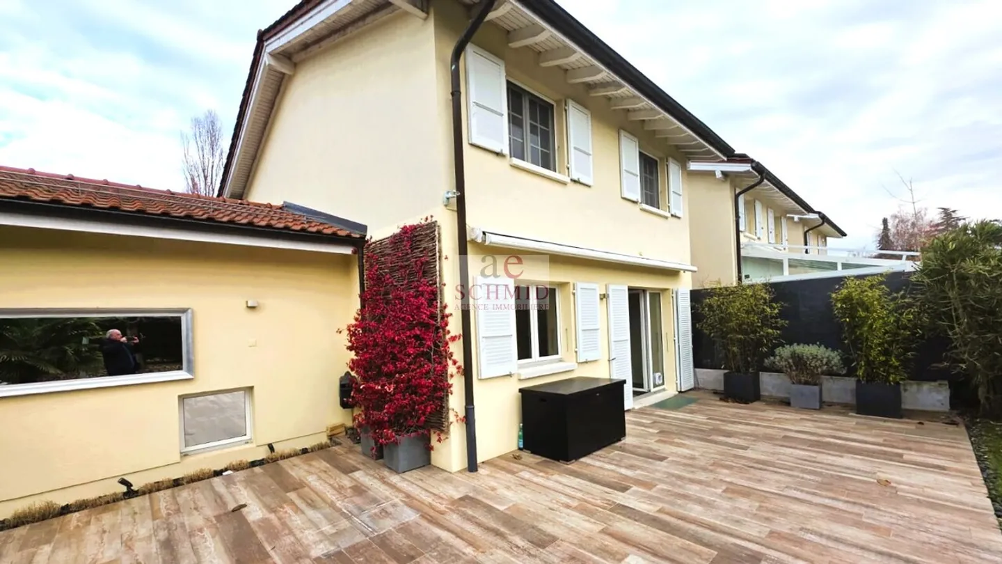 Charming Villa with Garden - Photo 10 of 10