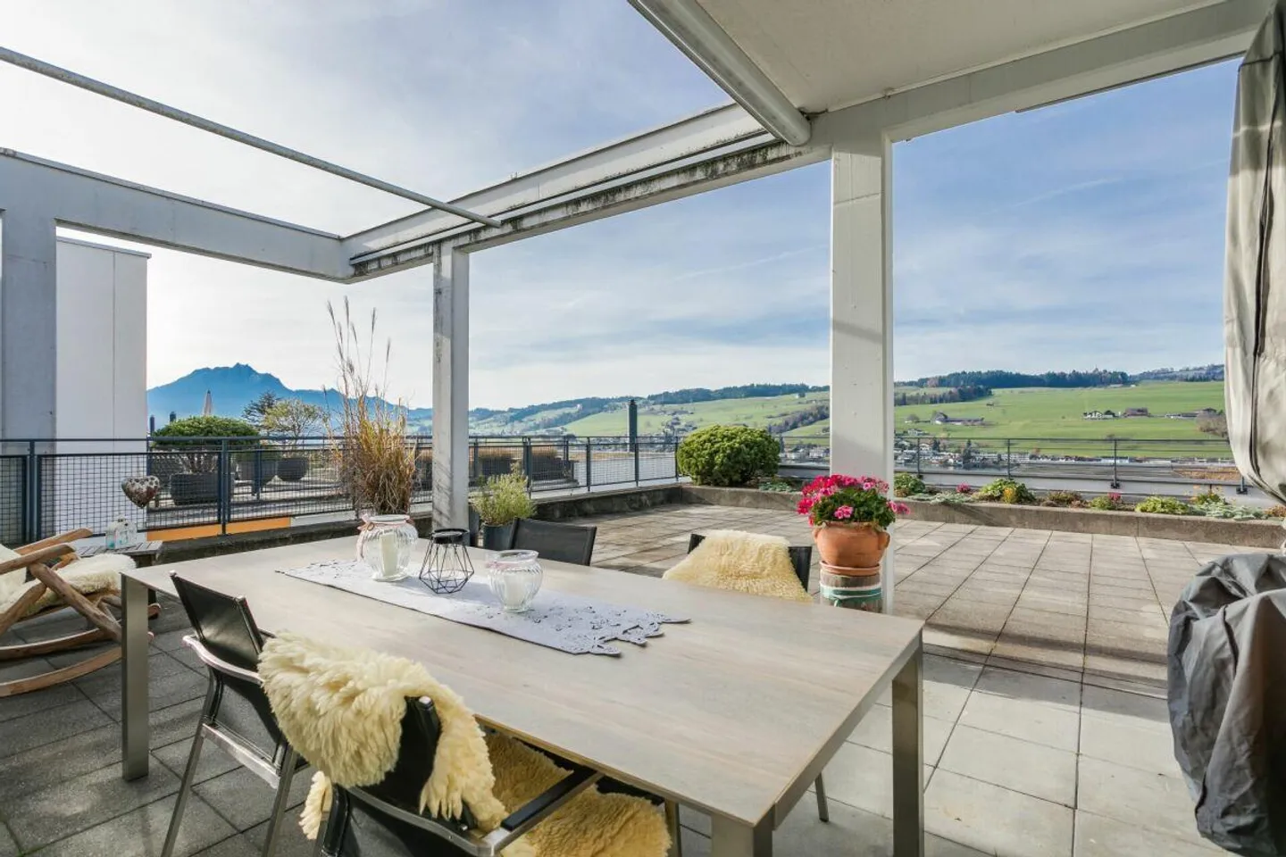 4.5-Room Terrace House in the Best View Location in Küssnacht am Rigi - Photo 3 of 12