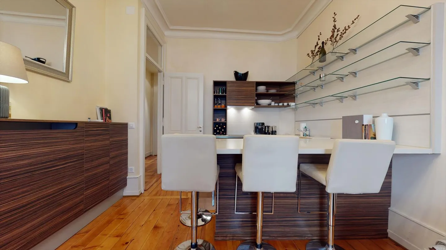 Magnifique appartement deux pièces dans un bâtiment prestigieux - Photo 8 sur 14