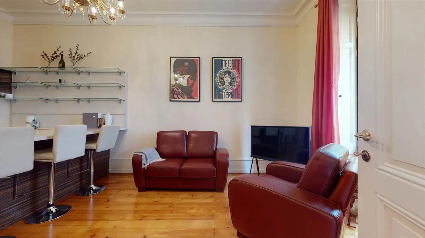 Magnifique appartement deux pièces dans un bâtiment prestigieux - Photo 11 sur 14
