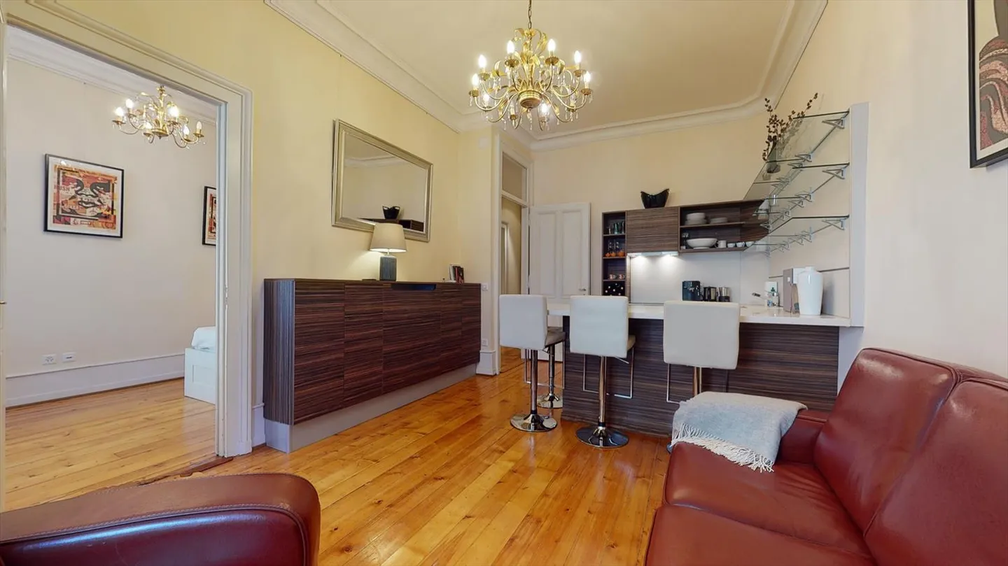 Magnifique appartement deux pièces dans un bâtiment prestigieux - Photo 12 sur 14