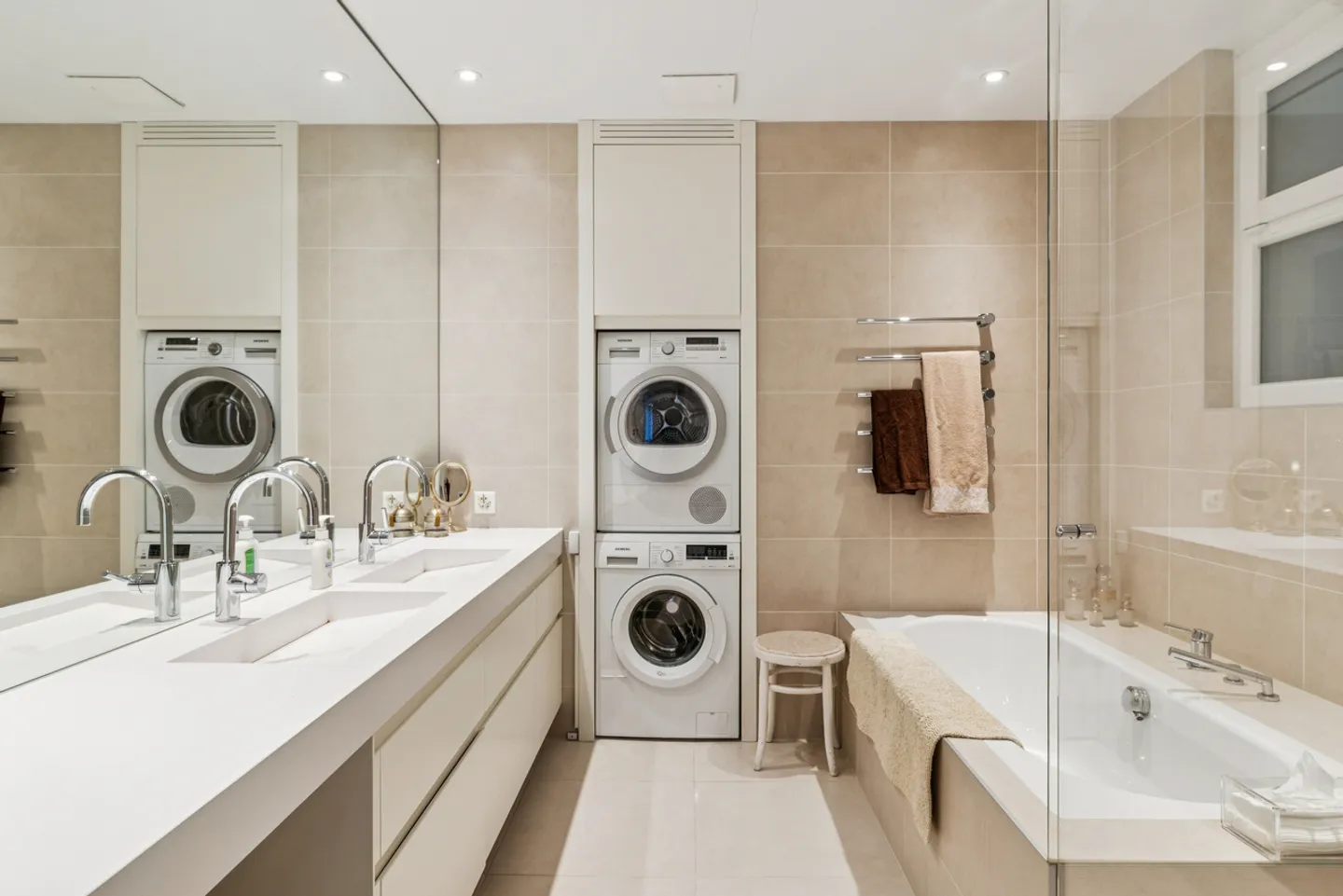 Plein centre - Magnifique appartement avec grand terrasse - Photo 5 sur 8