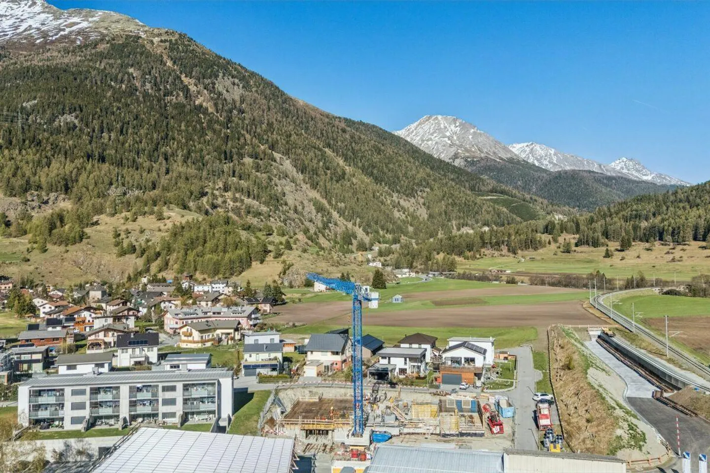 Wohnen mit Perspektive - hochwertiger Neubau in Zernez - Photo 5 sur 8