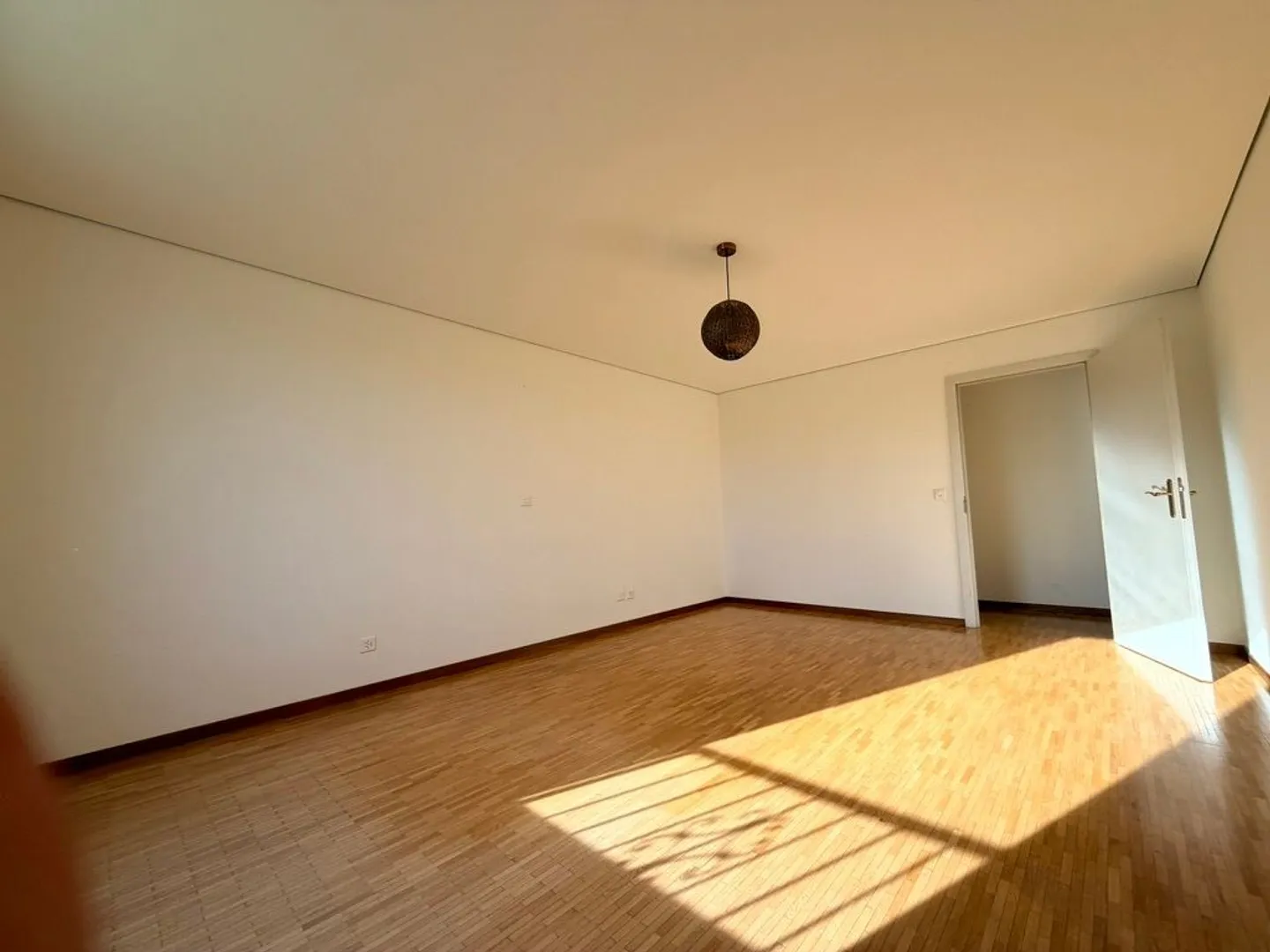 Free Suite Villa of 165 m2 + large depot of 154 m2 - Photo 13 of 13