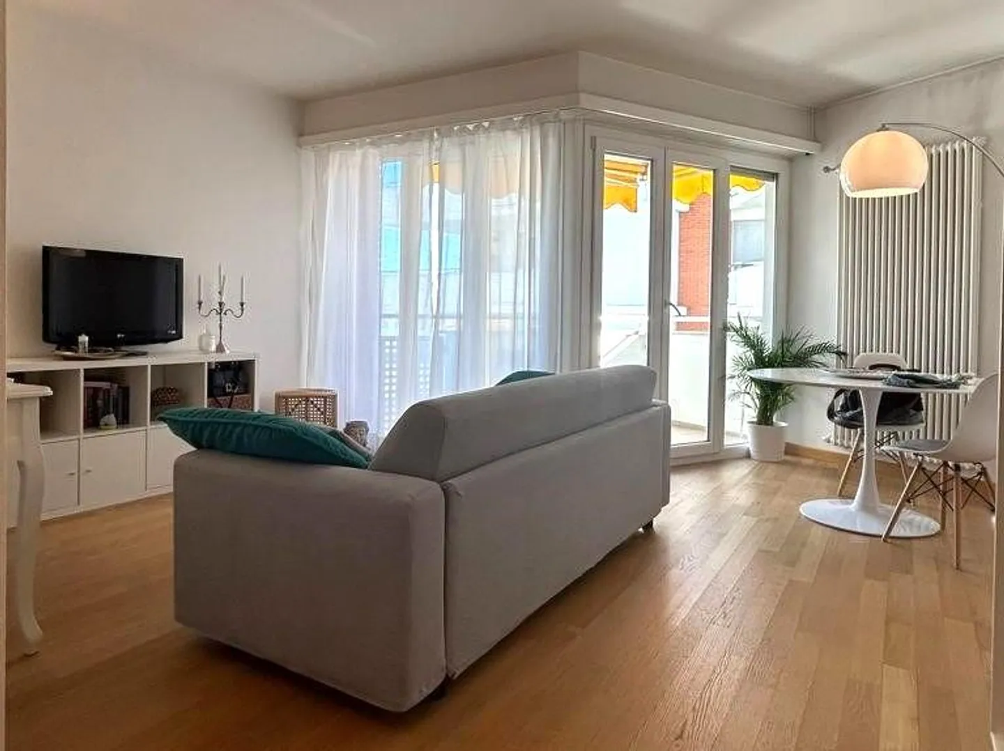 APPARTAMENTO 1.5 LOCALI ARREDATO, CON TERRAZZA E VISTA LAGO - Foto 1 di 7