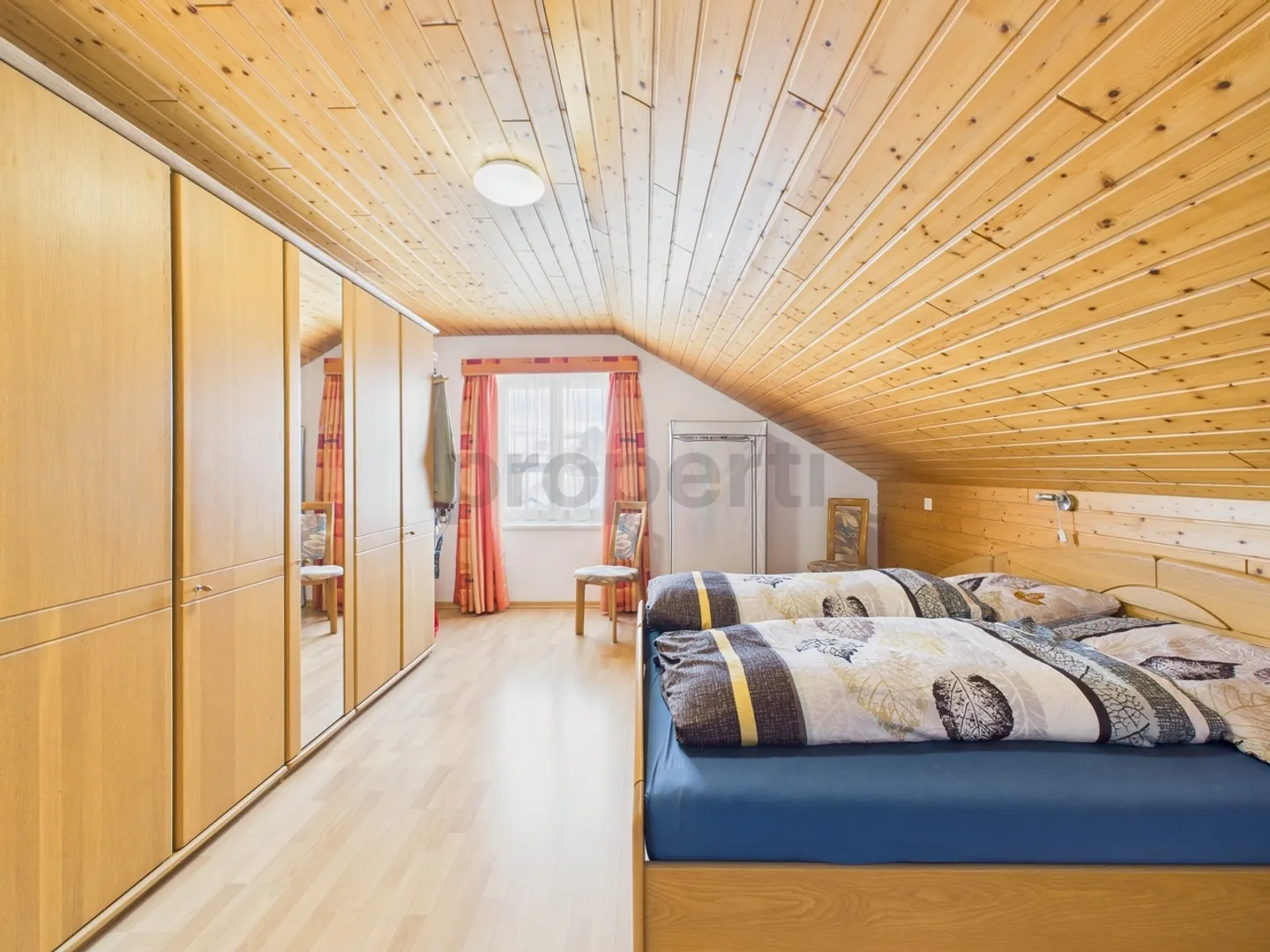 Charming 4-Room Attic Apartment in Fahrwangen - Photo 7 of 13