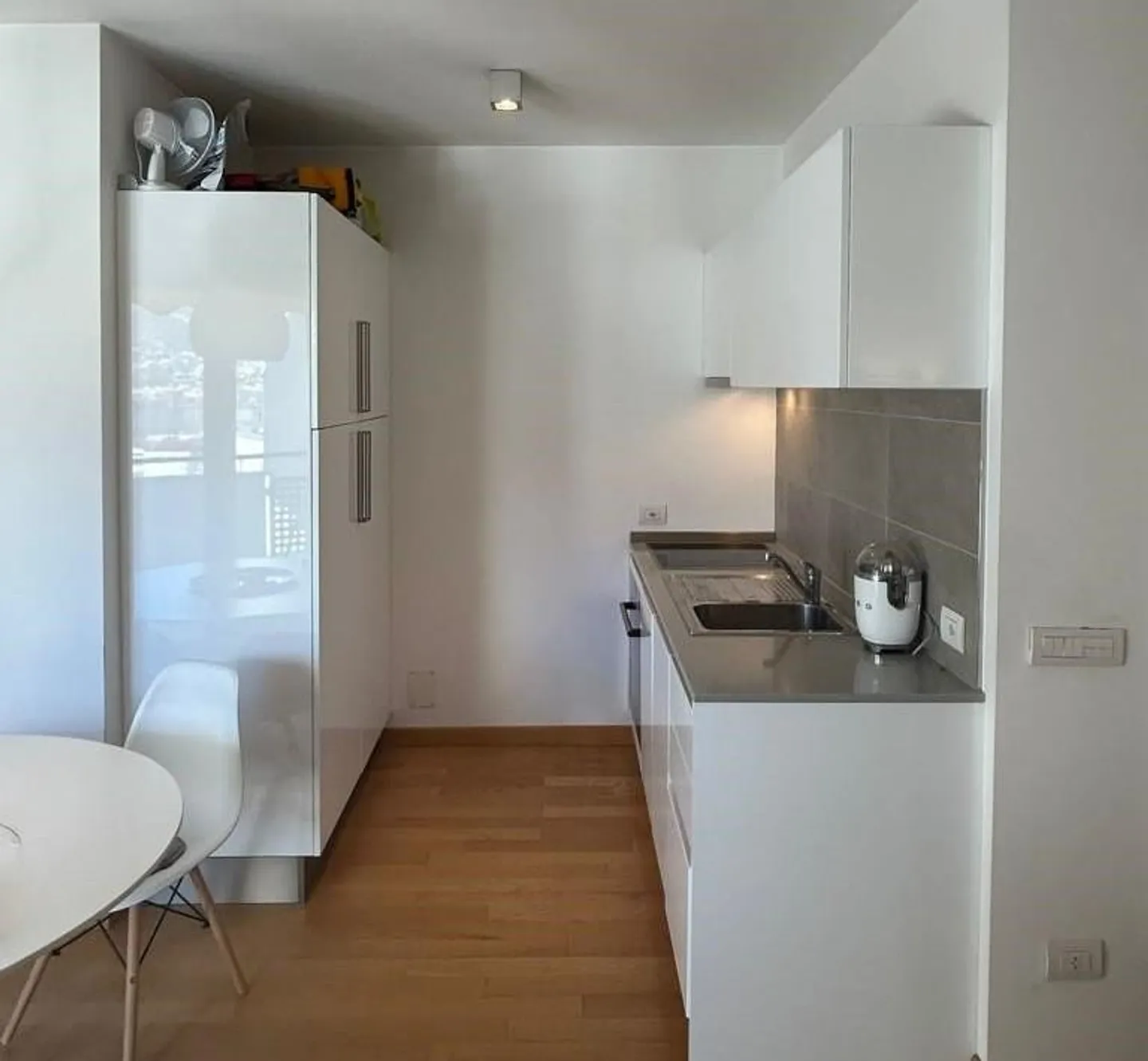 APPARTAMENTO 1.5 LOCALI ARREDATO, CON TERRAZZA E VISTA LAGO - Foto 4 di 7