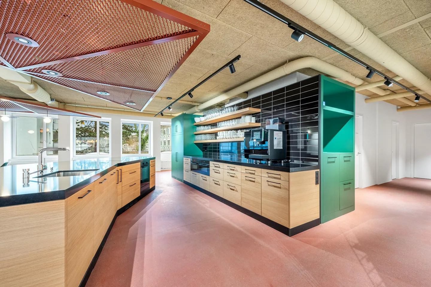 Office spaces near SBB train station (68–98 m²), including community & gym - Photo 2 of 27