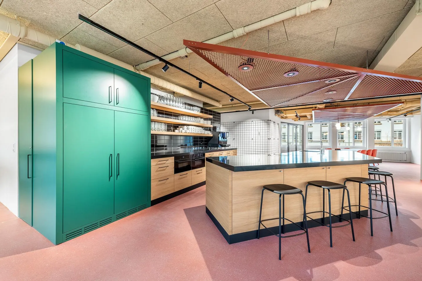 Office spaces near SBB train station (68–98 m²), including community & gym - Photo 8 of 27