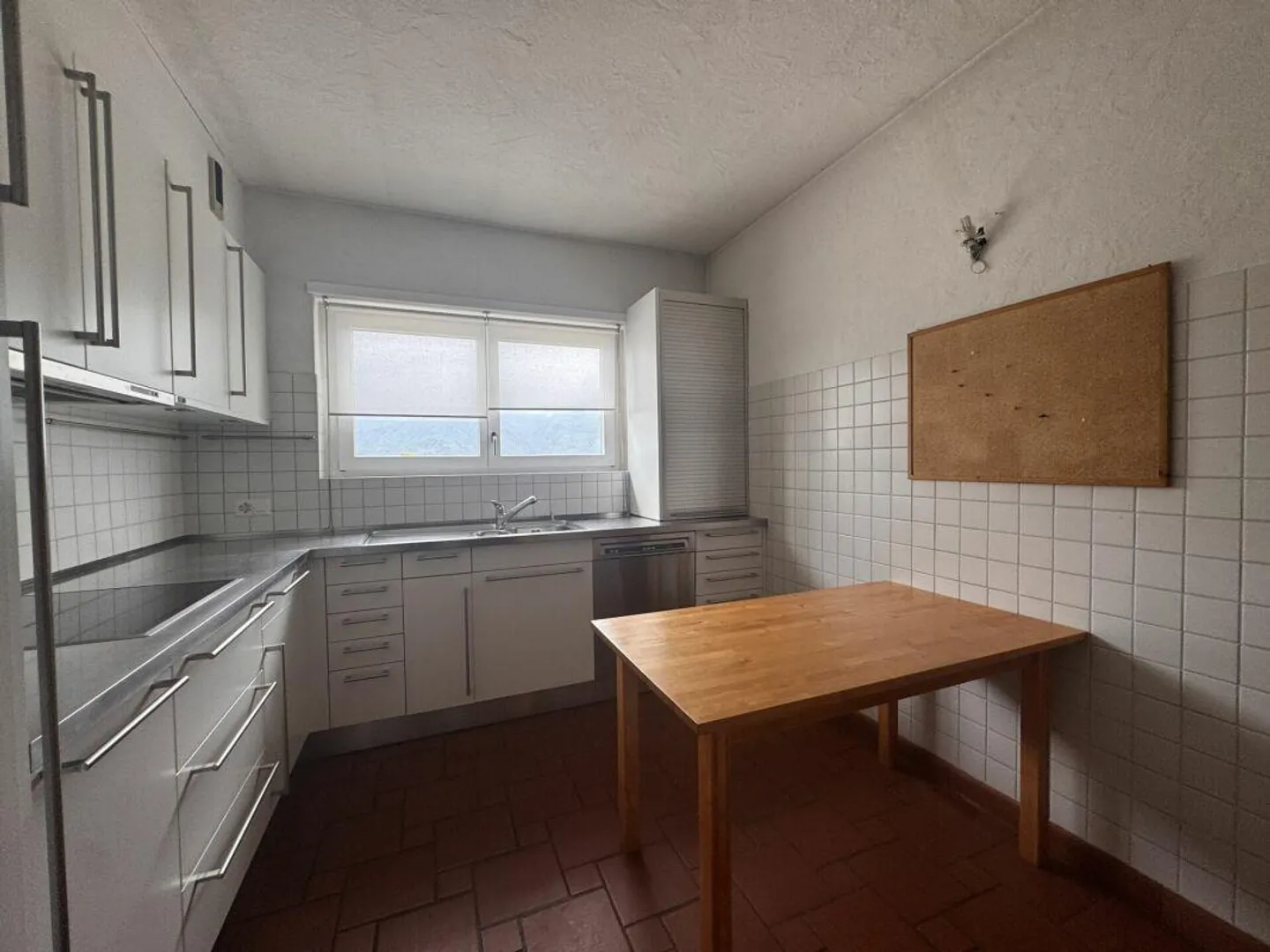 COMANO · ELEGANT APARTMENT WITH SPACIOUS LIVING AREA · PRIVATE GARDEN AND POOL - Photo 8 of 14