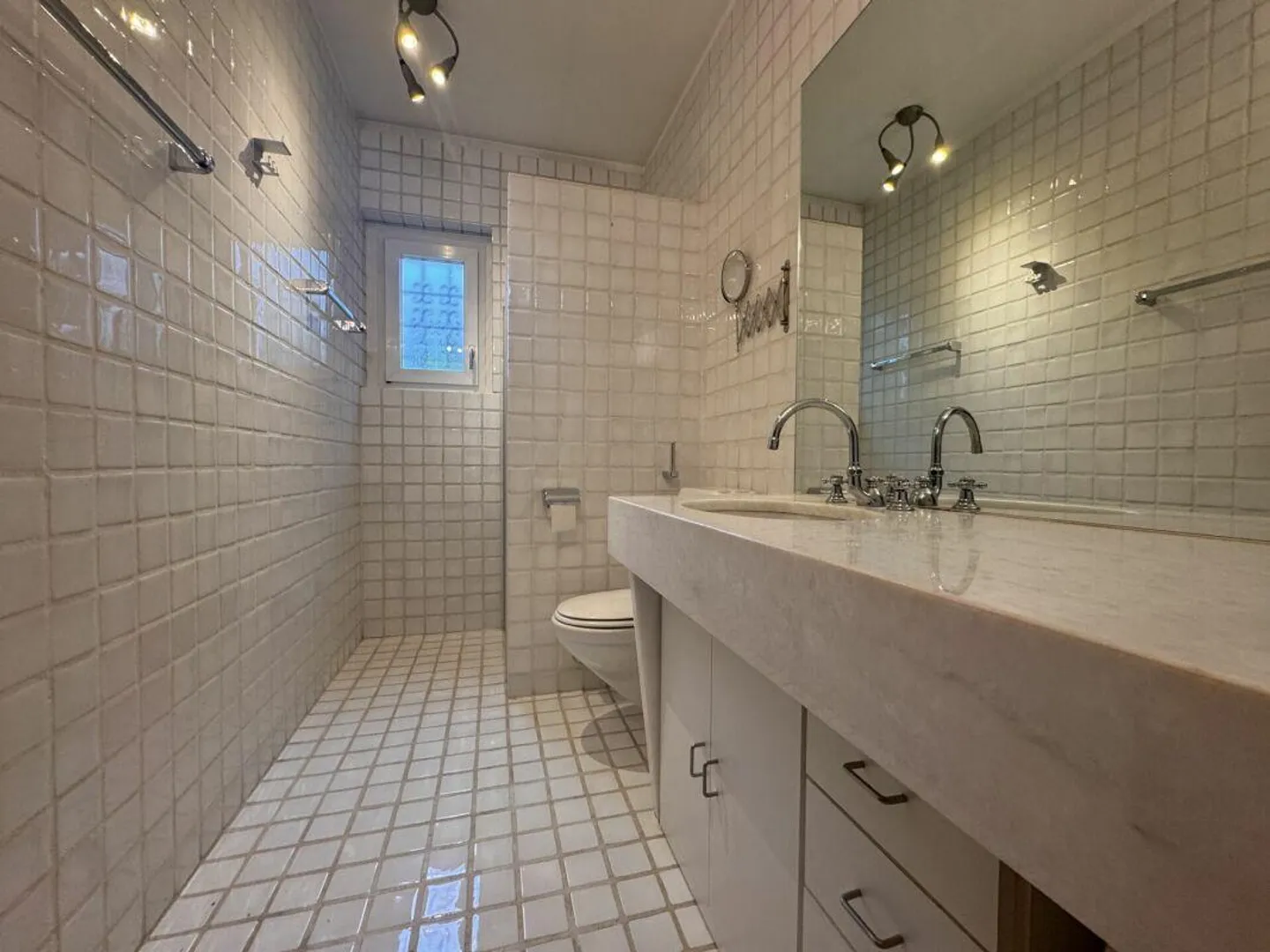 COMANO · ELEGANT APARTMENT WITH SPACIOUS LIVING AREA · PRIVATE GARDEN AND POOL - Photo 10 of 14