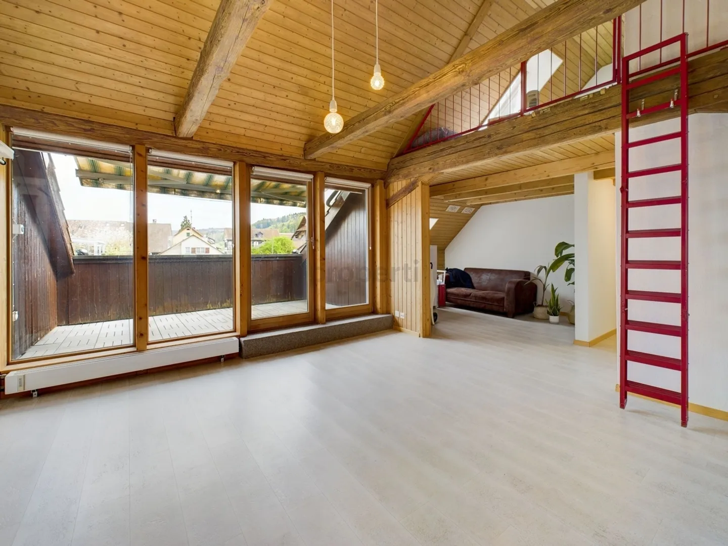 Appartement sous les combles de 4,5 pièces, confortable et lumineux à Neuenhof - Photo 2 sur 13
