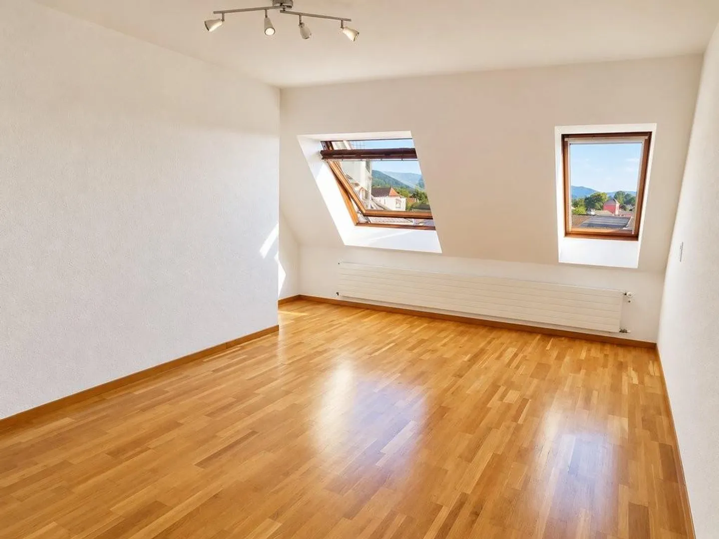 Charmante appartement de toit 2.5 pièces avec vue sur Langenthal - Photo 4 sur 5