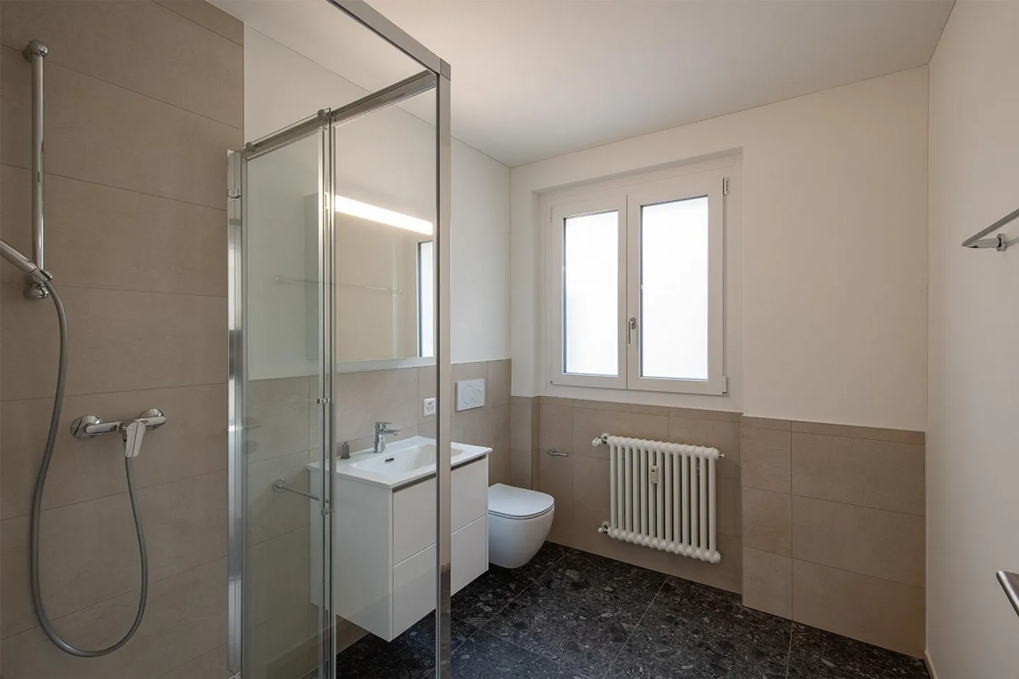 Spacious and lovely apartment - Photo 3 of 5