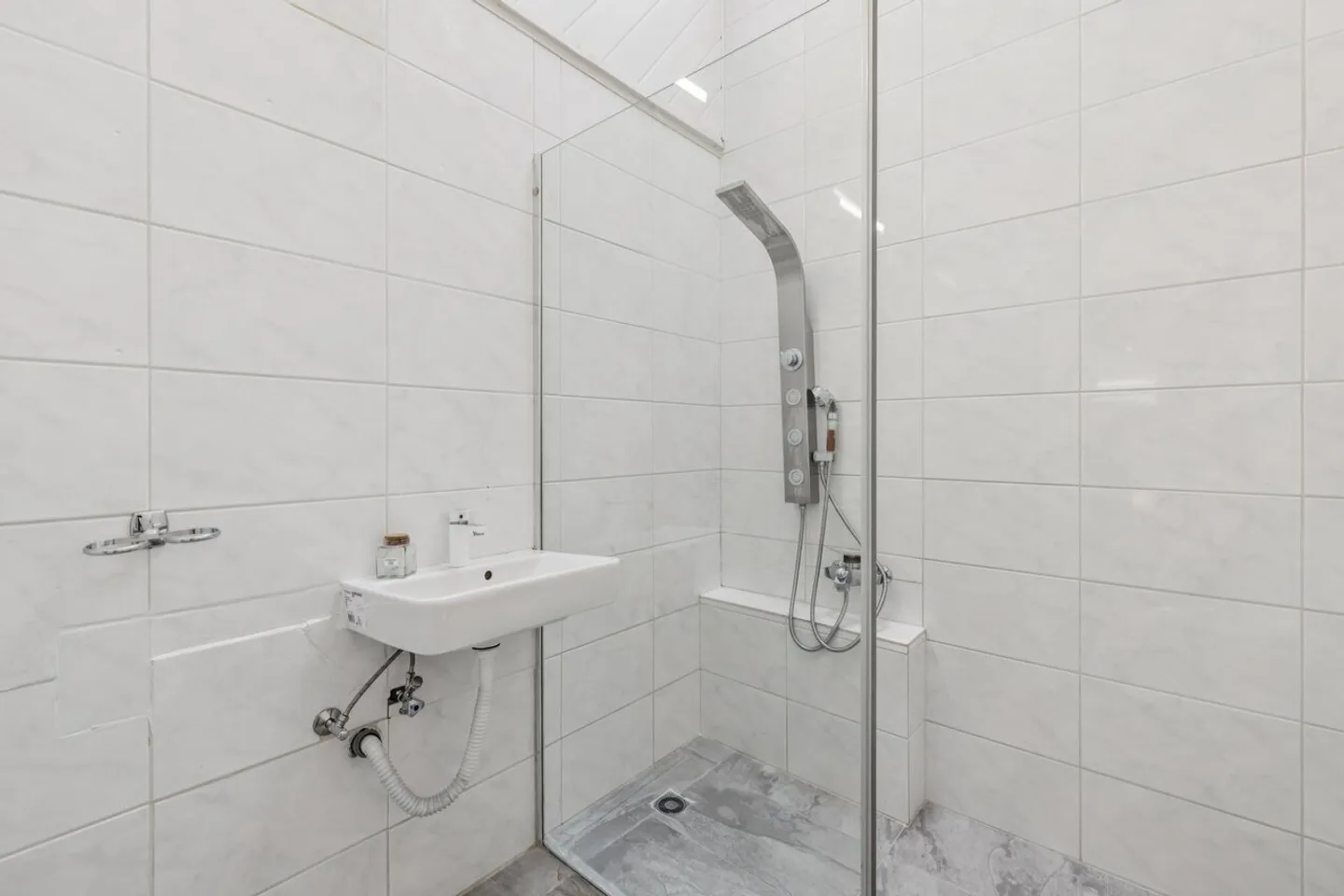 Renovated family villa in Commugny with independent guest studio - Photo 7 of 11