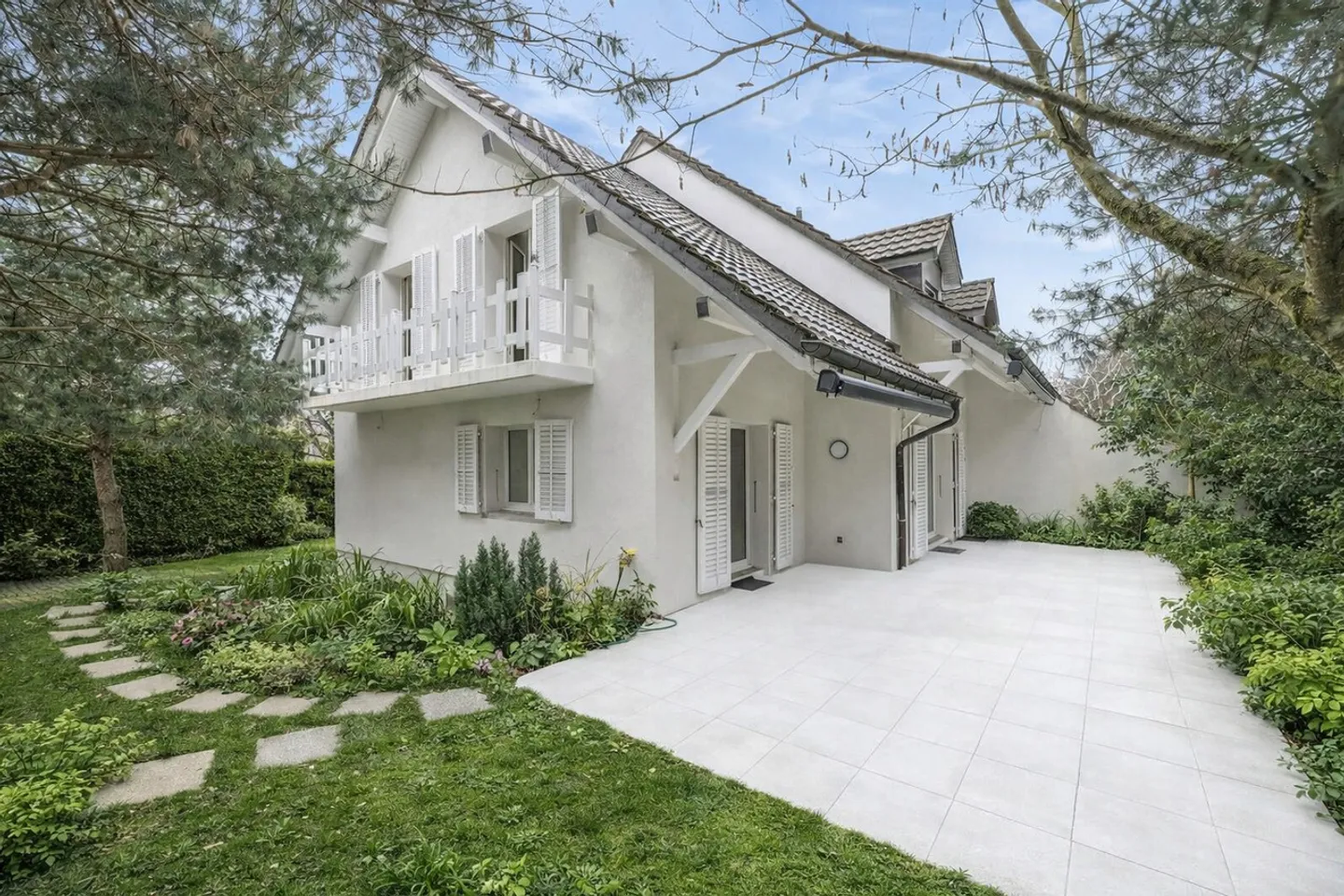 Renovated family villa in Commugny with independent guest studio - Photo 3 of 11