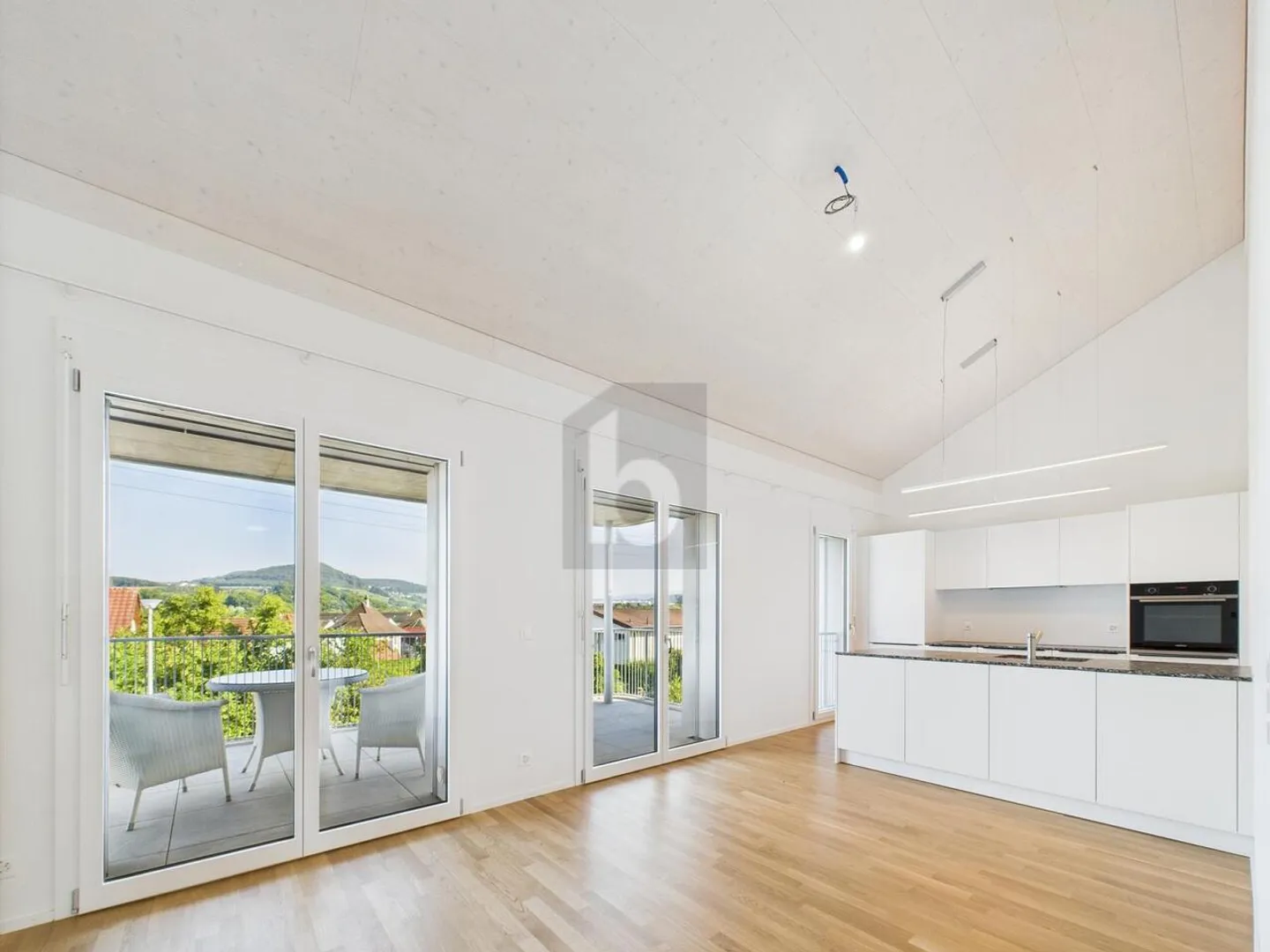 NOUVEAU BÂTIMENT DE HAUTE QUALITÉ AVEC BALCON ENSOLEILLÉ ! - Photo 1 sur 6