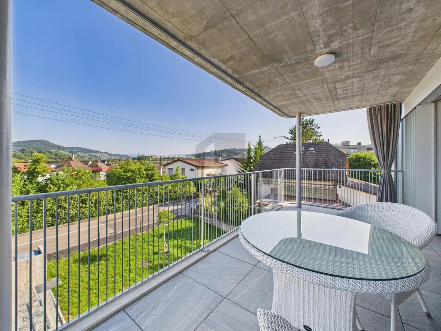 NOUVEAU BÂTIMENT DE HAUTE QUALITÉ AVEC BALCON ENSOLEILLÉ ! - Photo 2 sur 6