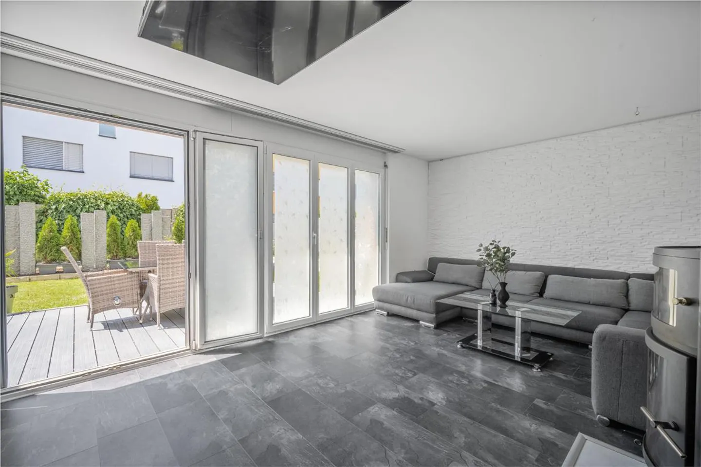 VILLETTA A SCHIERA MODERNA CON STILE E COMFORT - Foto 2 di 5