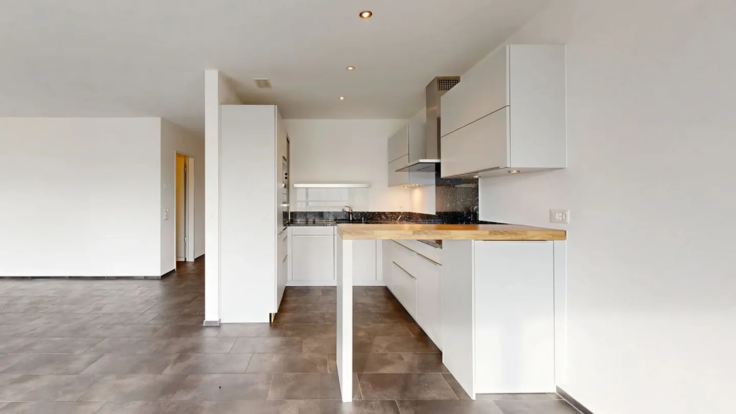 Modern 3.5-room apartment with balcony and parking space - Photo 4 of 15